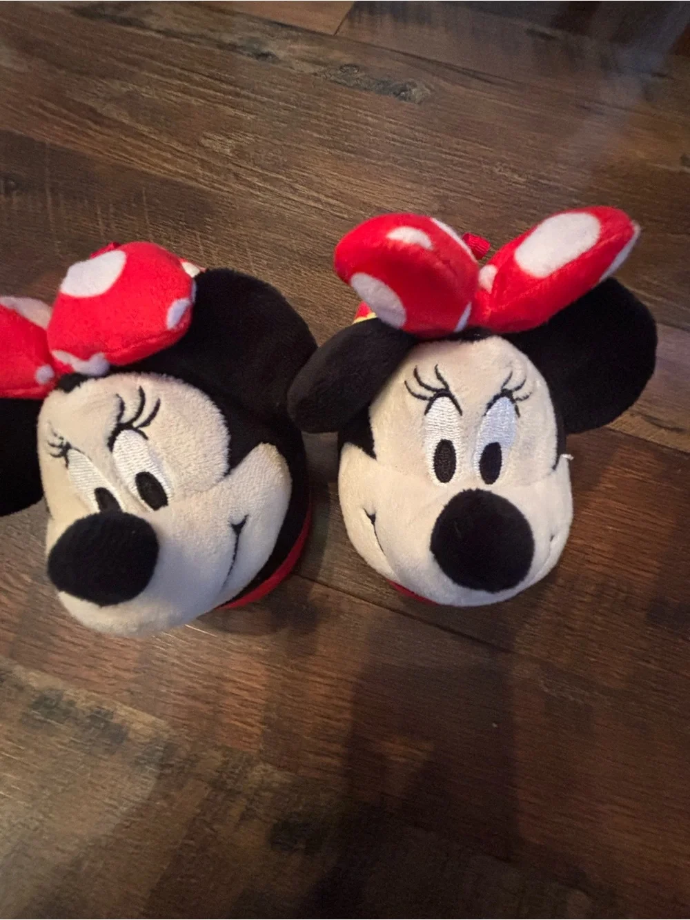 Disney red Minnie Mouse slippers toddler size 5/6